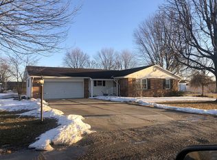 2934 E Campground Rd, Altamont, IL 62411