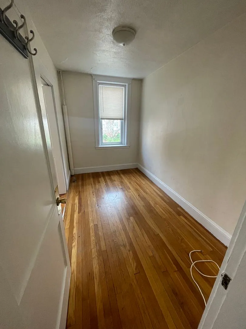 No Brokers Fee, One Month Rent-Free, Laundry on a Site — Photo 2