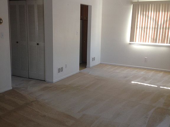 3rd image of 6976 Town Ln