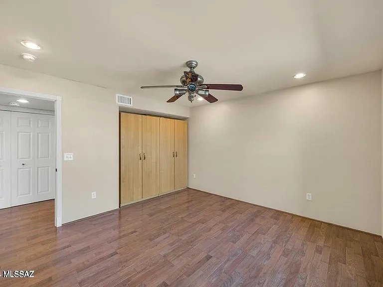 1231 E Linden St — Photo 8