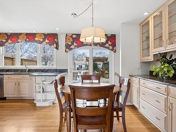 4th image of 710 Maple Ln