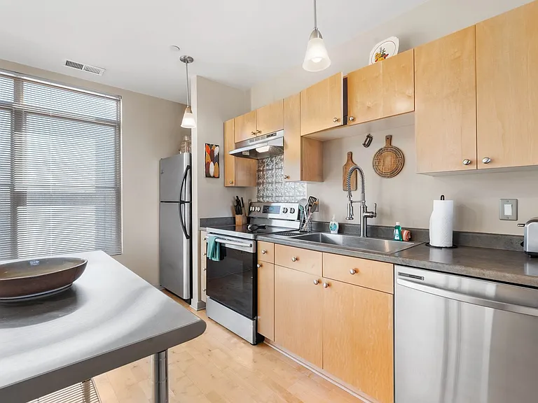 316 Broadway Blvd NE — Photo 9