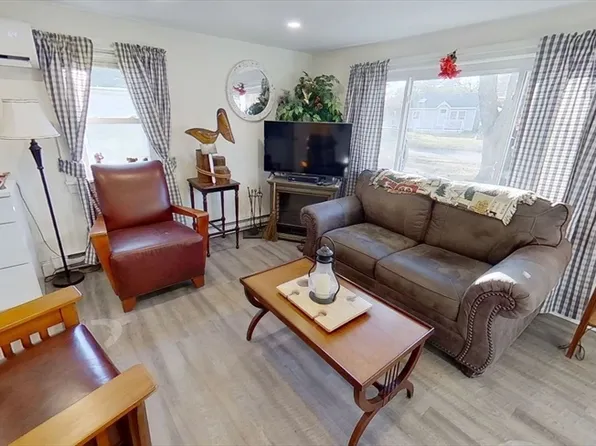 27 Cedar Dr, Carver, MA 02330