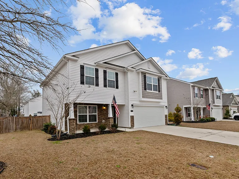 301 Ginger Dr — Photo 2