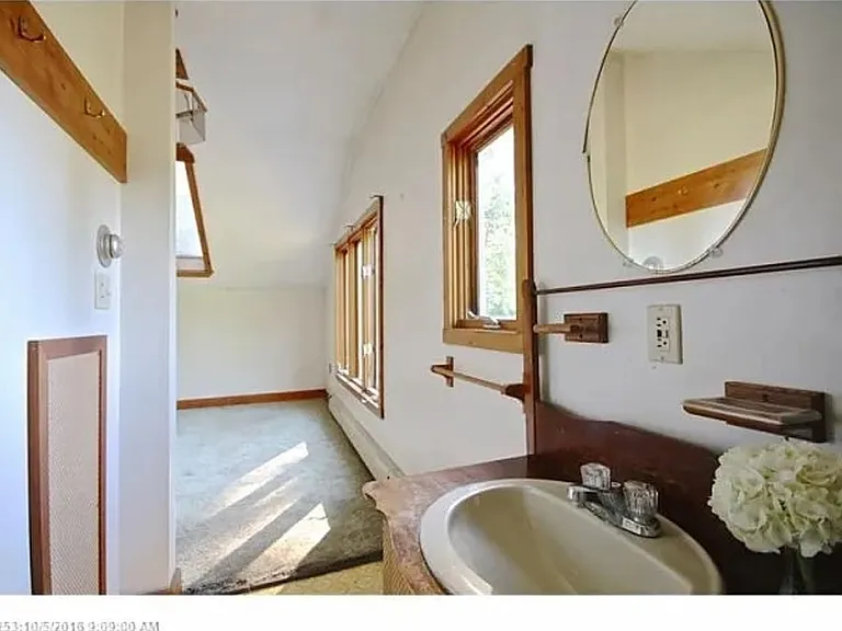 40 Claman Dr — Photo 22