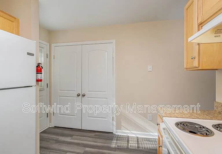 1519 Elmwood Ave — Photo 11