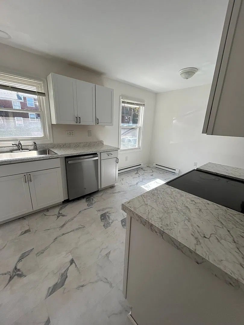 312 Reynolds Avenue — Photo 3