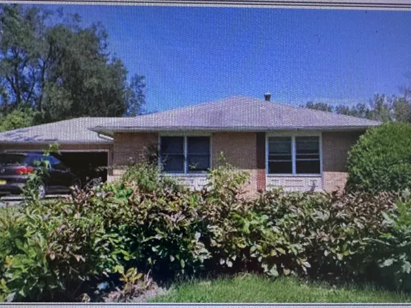 33 Circle Dr, Indian Creek, IL 60061