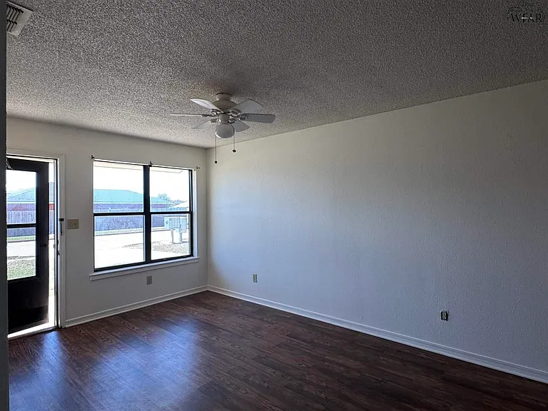 1208 Wendy Rdg — Photo 3