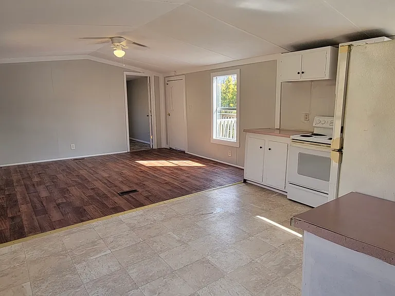 115 Linden Ln — Photo 4