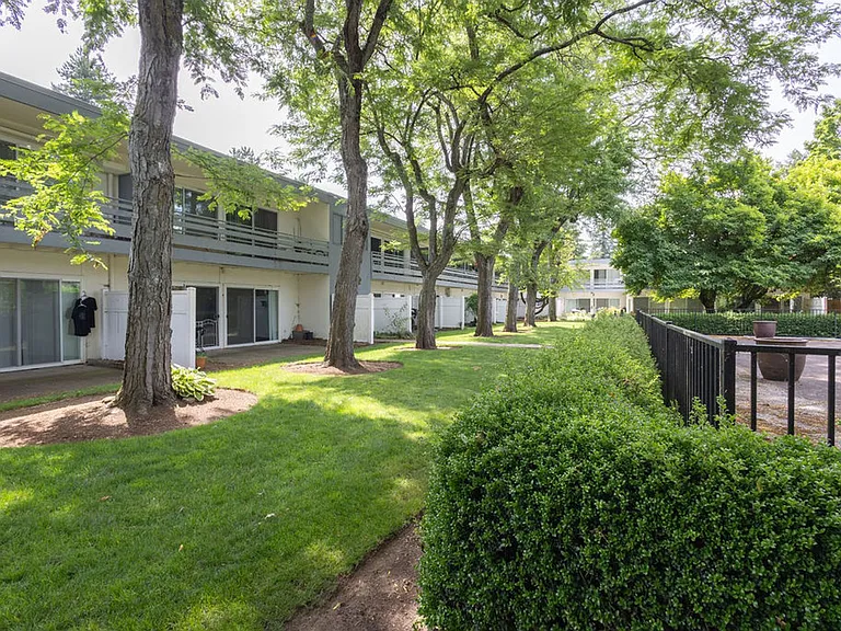 Edgemont Apartments — Photo 34