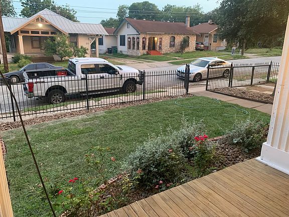 2nd image of 825 W Agarita Ave