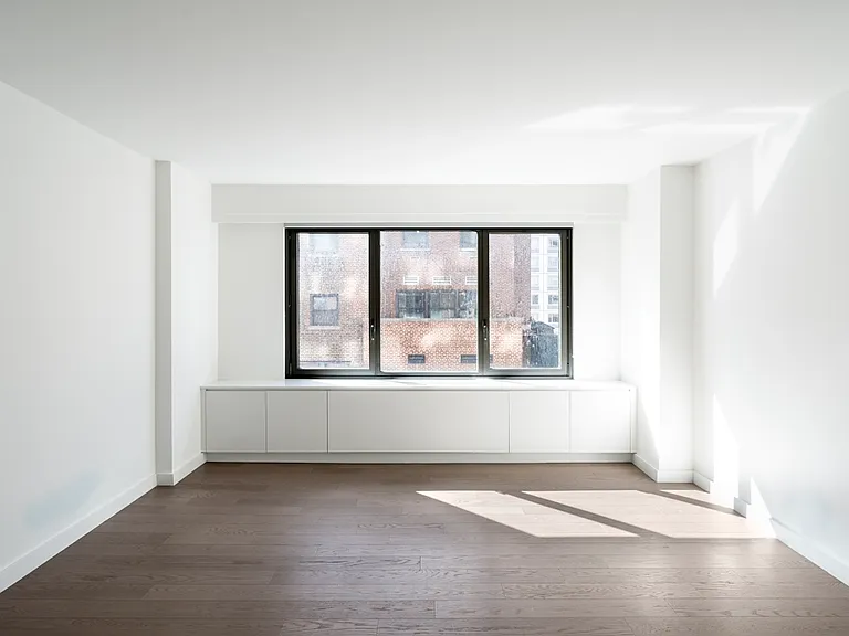 220 E 72nd St #7G — Photo 1