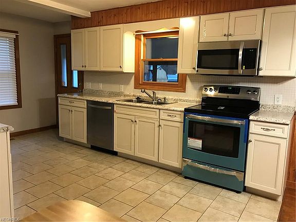 5th image of 2202 Fairview Ave