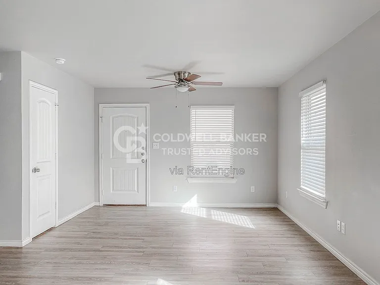 2406 Fir Ave — Photo 5