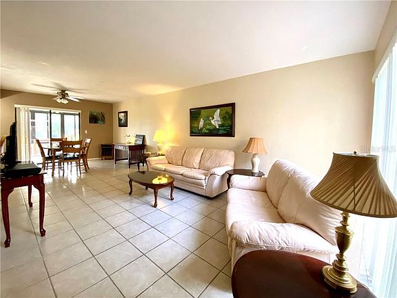 5th image of 1836 Crystal Lake Dr APT 27