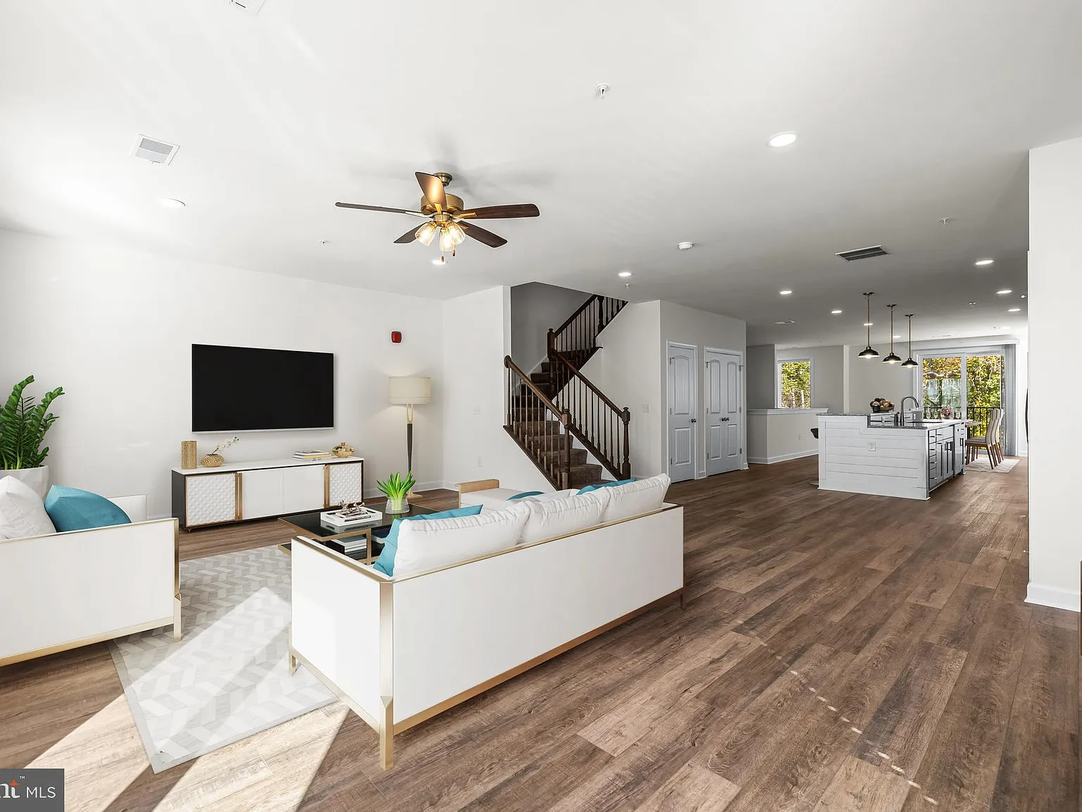 3 bed, 2.5 bath, 2782 sqft, $2,899 — Photo 4