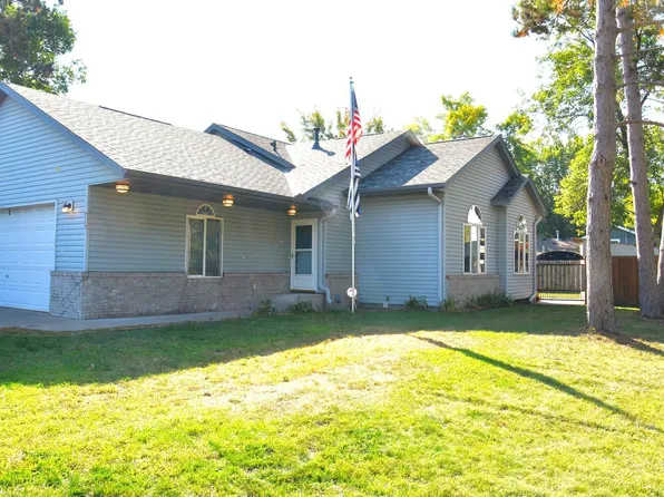 719 Main St W, Isanti, MN 55040