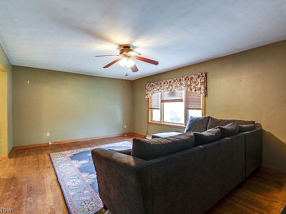 4th image of 1568 Hagey Dr