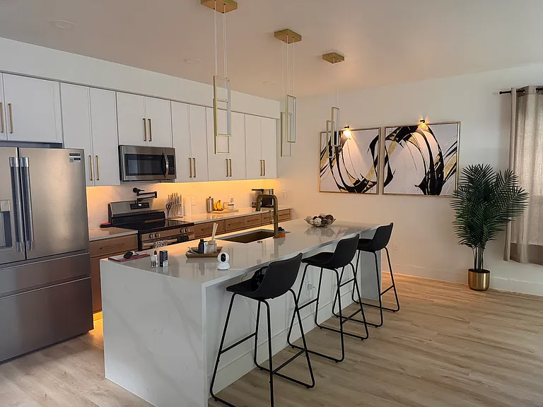 1336 Compton St — Photo 3