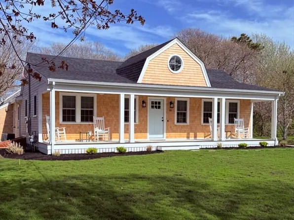 20 Pine St, Dennis Port, MA 02639