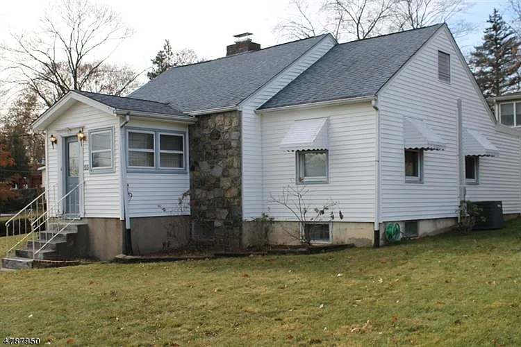 55 Hoffman Ave photo 1