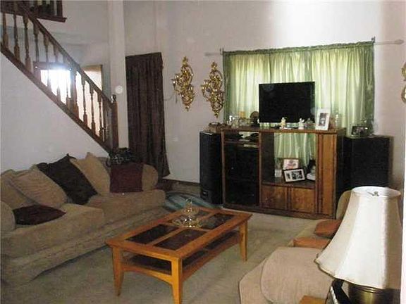 3rd image of 9409 Louvre Dr