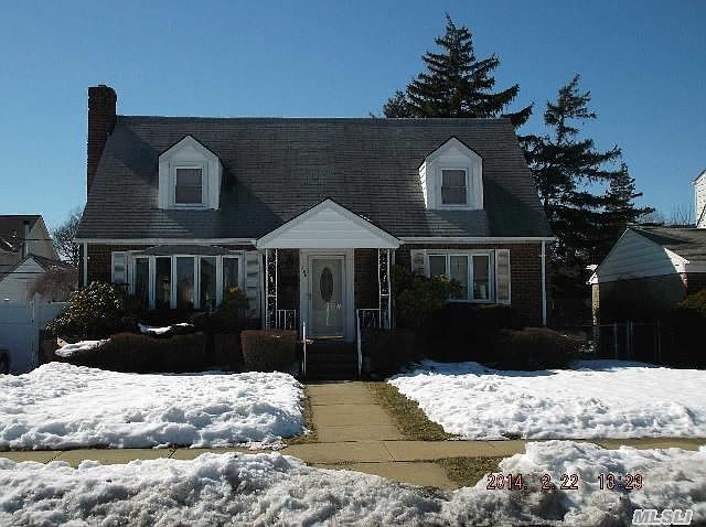 1st image of 736 Park Ln S