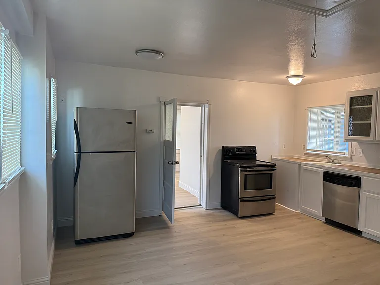647.5 Cowles Ave #B — Photo 4