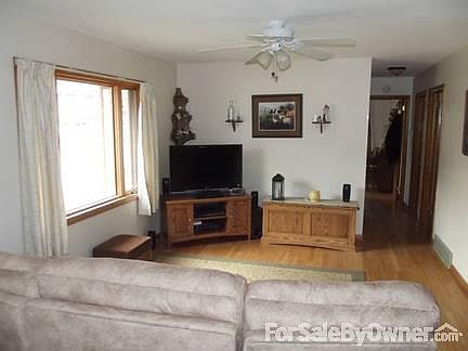 3rd image of 702 Blake St