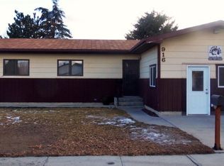 916 E Madison St, Powell, WY 82435