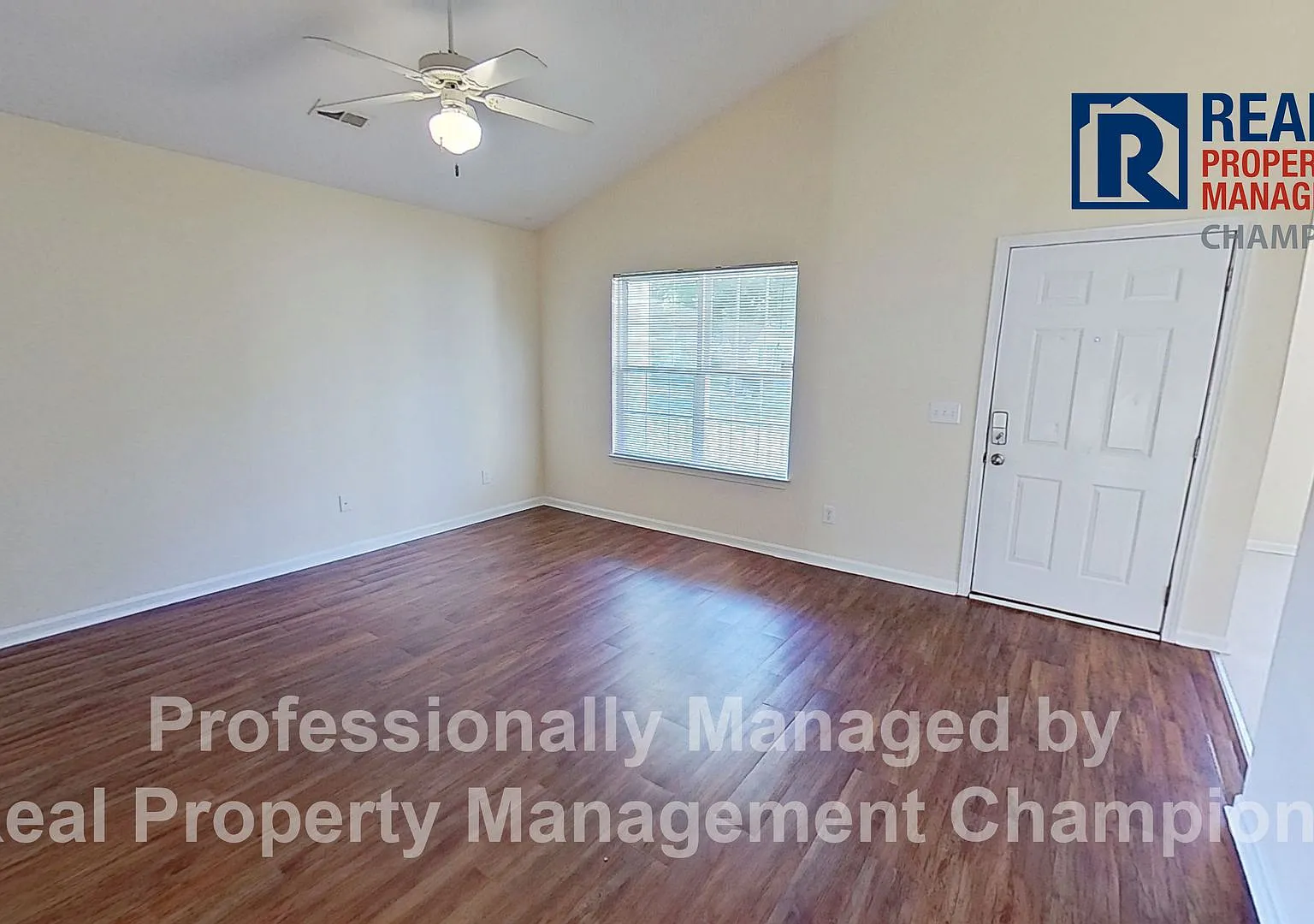 3 BD/2BA in Azalea Trace - Students Welcome — Photo 3