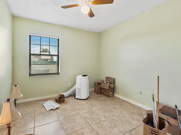 603 SW Jeanne St — Photo 10