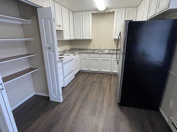 4th image of 1215 E 5th St #27