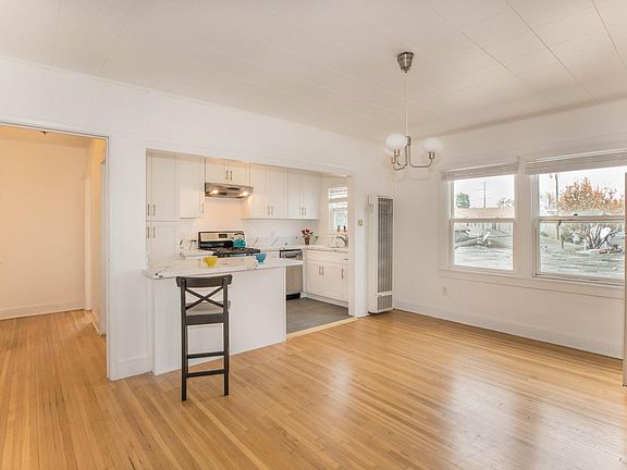 4th image of 1818 E 1st St #1818