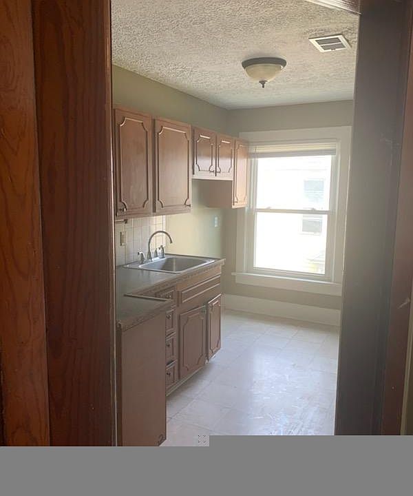 1st image of 541 1/2 Girard Ave #1/2