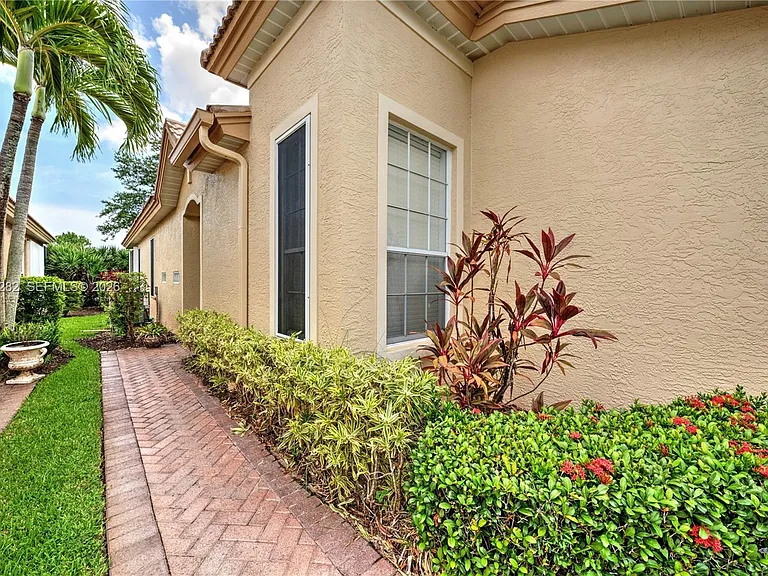 3781 NW Willow Creek Dr — Photo 4