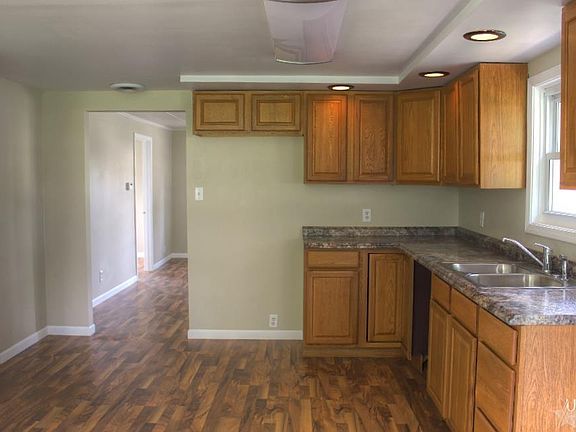4th image of 2585 E Beech Ave
