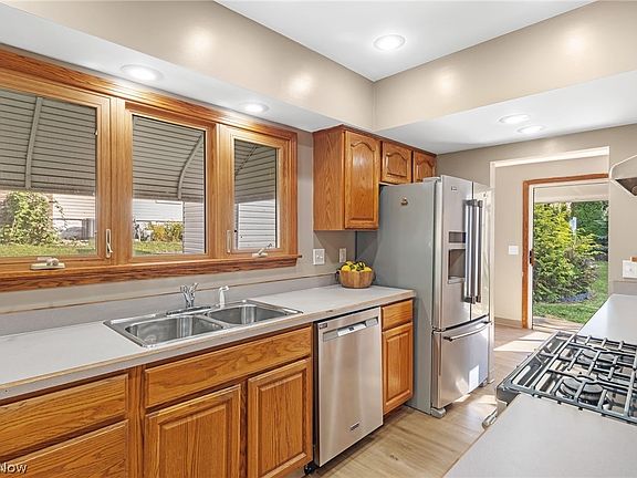 3rd image of 2644 Terrace Ave