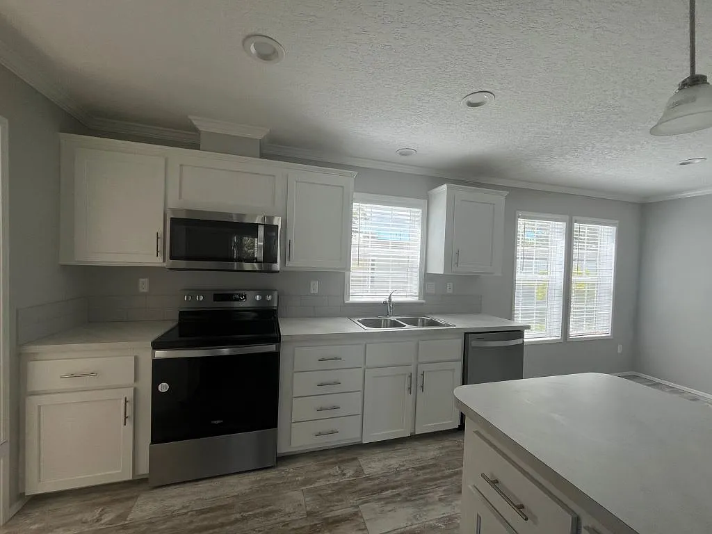 4 bed, 2.0 bath, 1356 sqft, $1,599 — Photo 4