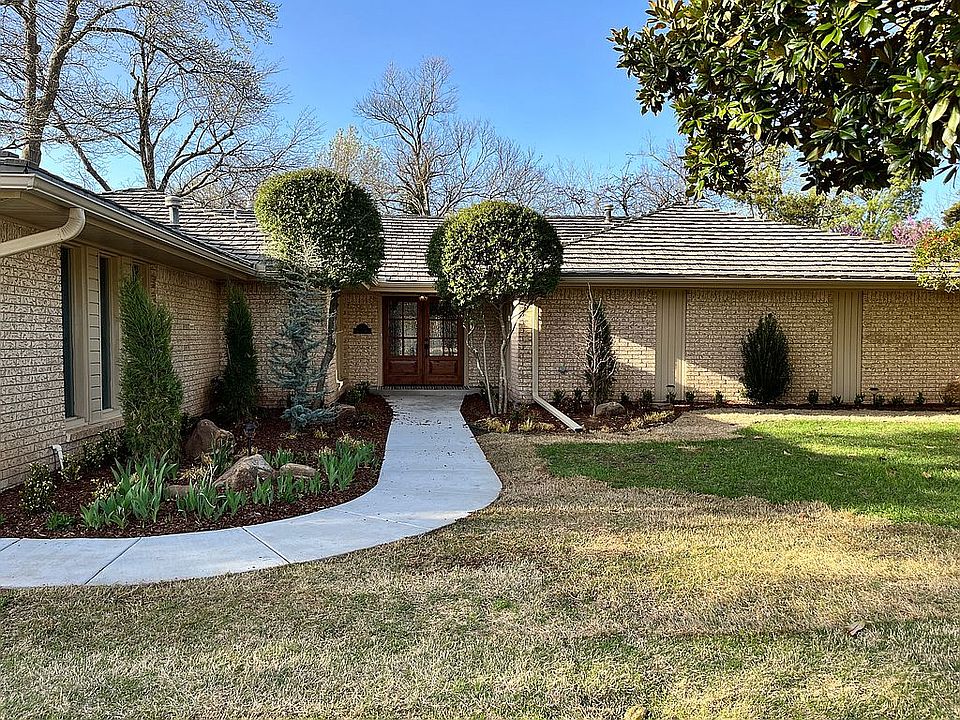 1st image of 1009 Whispering Pines Dr