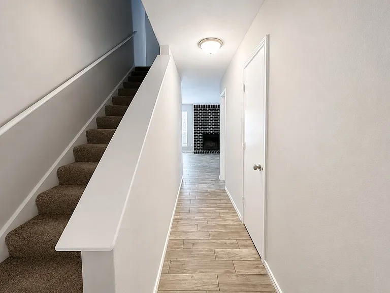 7716-7718 Sable Ln — Photo 3