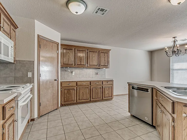 2224 NW 157th Ter — Photo 11
