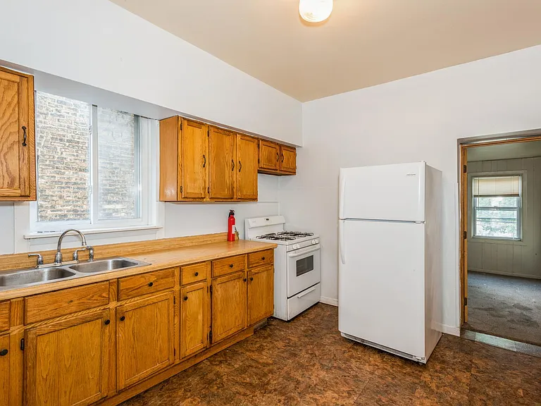 6517 N Bosworth Ave #1 — Photo 4