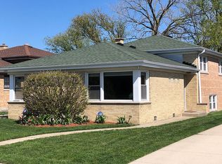 7028 Hamilton Dr, Niles, IL 60714
