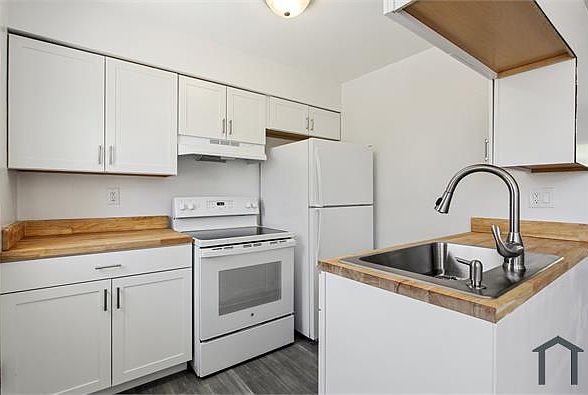 2nd image of 9005 Clay St