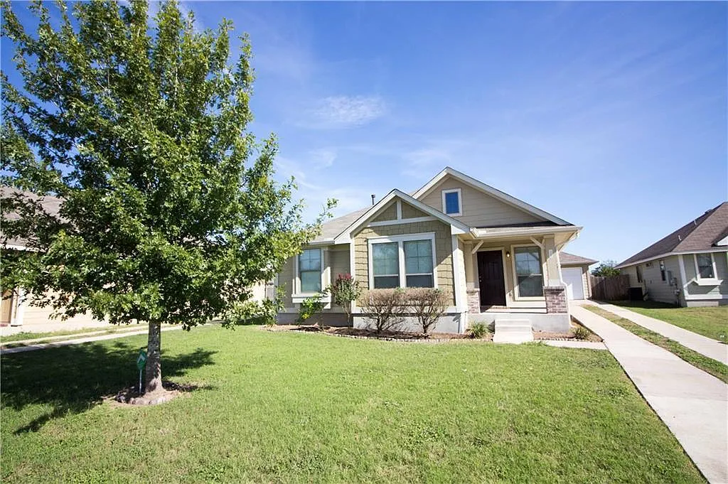 4 bed, 2.0 bath, 1288 sqft, $1,800 — Photo 1