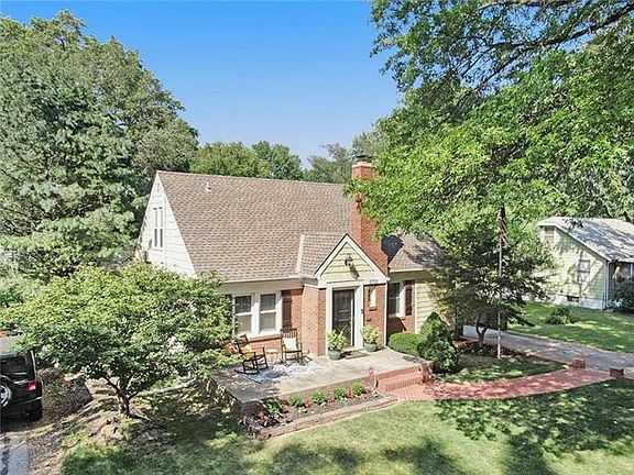 4th image of 2718 W 49th St