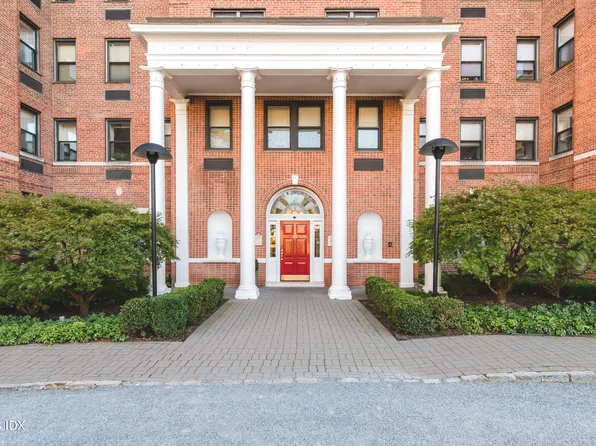 40 W Elm St APT 1F, Greenwich, CT 06830