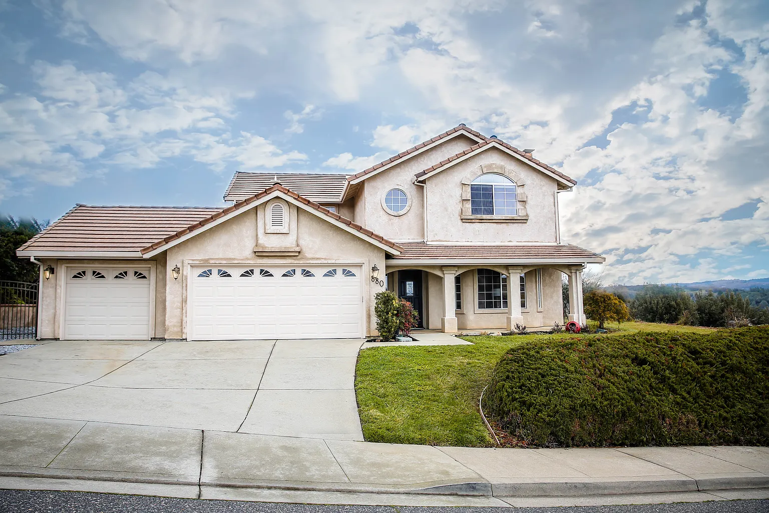 880 Argonaut Dr photo 1